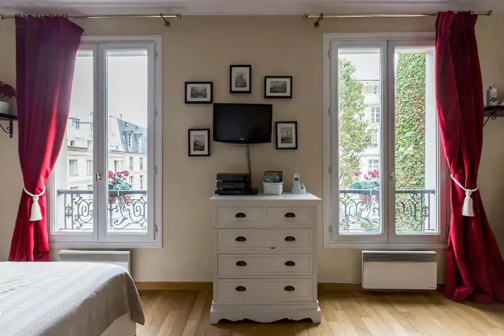 Saint Louis En Ile Apartment