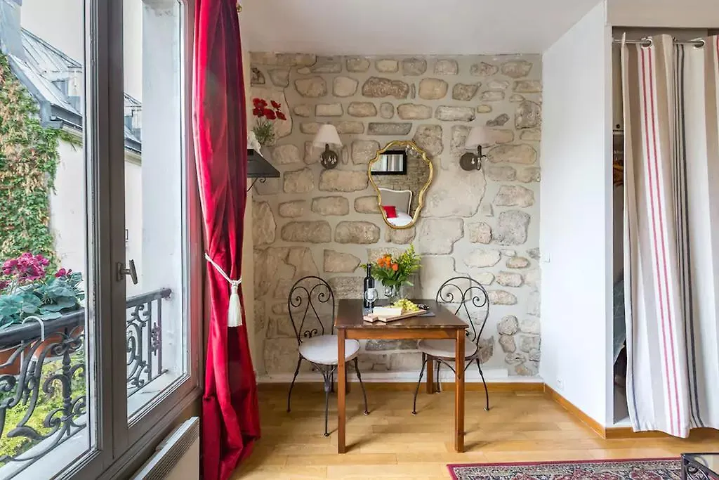 Saint Louis En Ile Apartment